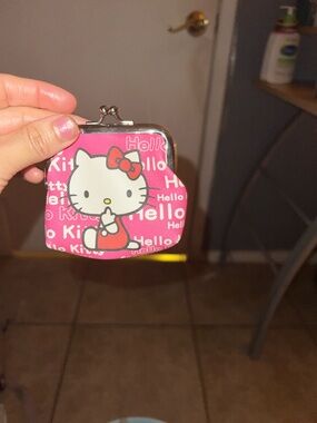 Mini Hello Kitty Pink and White Kiss-Lock to keep your coins